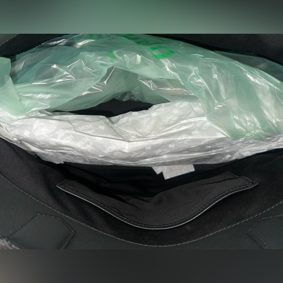 MCM Medium Spot Visetos Leather Shopper Tote Bag - Scooter Red - Picture 8 of 12